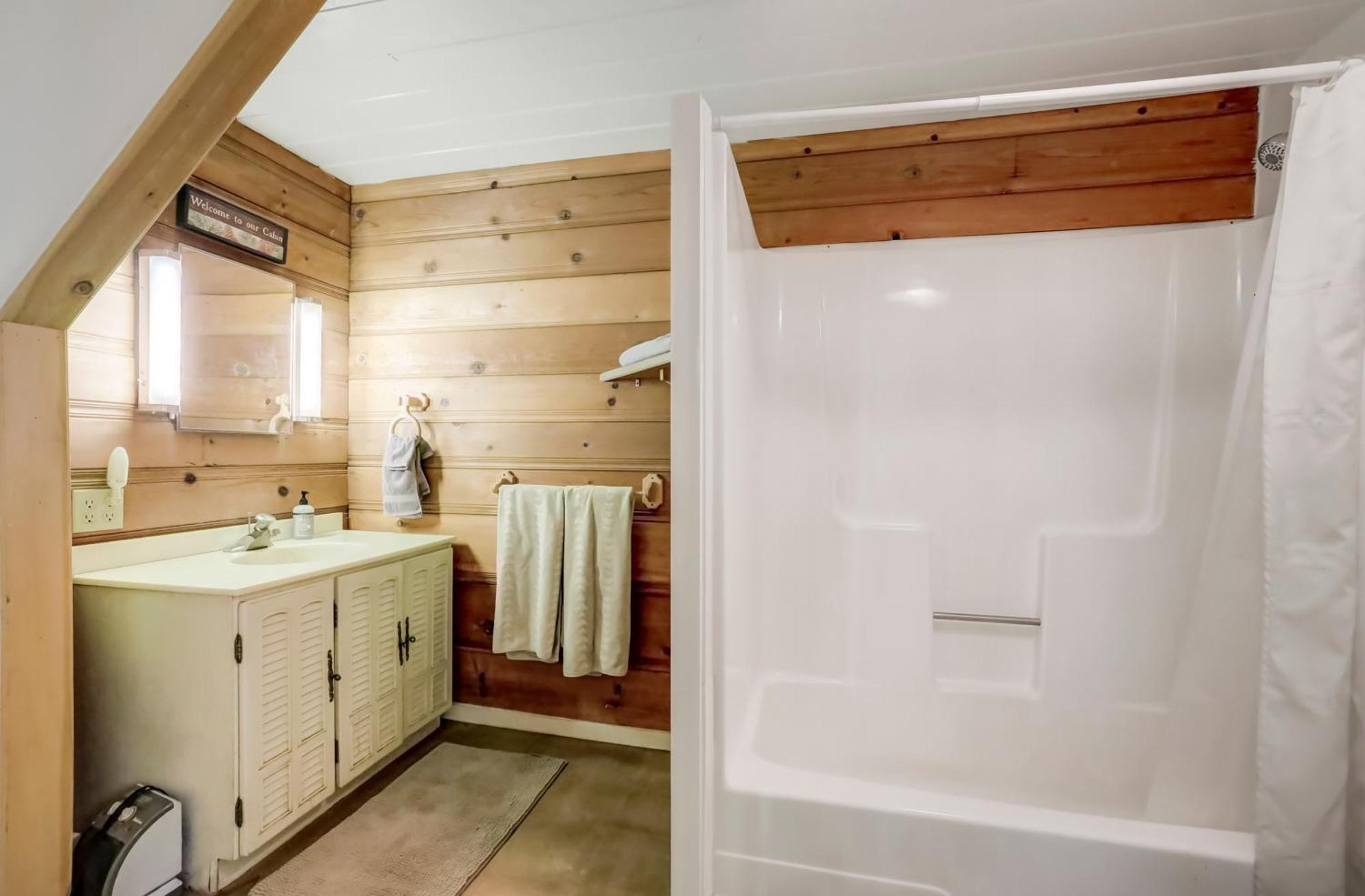 Spacious Classic Cabin Retreat- Near Lassen Mill Creek Bagian luar foto